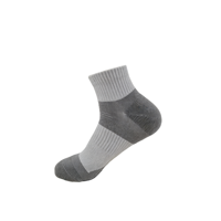 Chaussettes de sport en polyester/nylon tricotées, motif rayé imprimé numériquement sur mesure, anti-humidité, respirantes, pour la course à pied, avec bordure renforcée