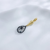 Ciondolo in Oro 18K con Diamante Coltivato in Laboratorio, Cristallo a Goccia, Semplice ed Elegante, in Oro Nero Elettrolitico, con Tre Griffe, Taglio a Goccia/Pera, Charm Delicato