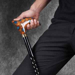 ไม้เท้าเดินทำจากเรซิ่นและไม้ ผสมผสานความสะดวกสบาย ความปลอดภัย และสไตล์ เหมาะสำหรับการเดินทั้งในร่มและกลางแจ้ง - Product Image 3