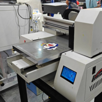 Impresora de Inyección de Tinta Digital Eco Solvente de Cama Plana de Alta Calidad 1.6m/1.9m/1.8m para Cabezal de Impresión Xp600/I3200