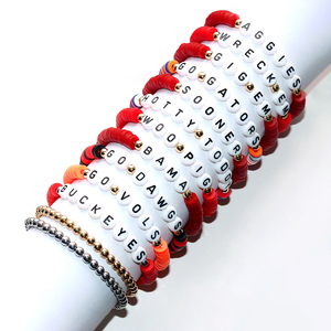 Braccialetto personalizzato personalizzato per il giorno del gioco bracciale con perline per la scuola del College bracciale con lettere personalizzate - Product Image 1