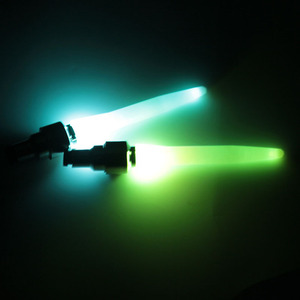 Accessoires de roue à LED pour vélo de montagne Spinning Glow Stick Valve Stem Lights Night Riding Feature Battery Power for Bicycles - Product Image 3