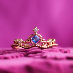 Anillo de Compromiso de Lujo con Incrustaciones de Circonita Cúbica Corte Marquesa para Mujer, Chapado en Oro, Anillo de Moda con Diseño de Protagonista de Animación - Product Image 2