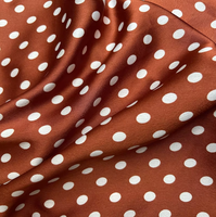 Tissu satiné imprimé à pois en charmeuse 100 % polyester recyclé, crêpe de soie recyclée, chiffon extensible