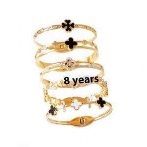 Pulseras <span class=keywords><strong>de</strong></span> Acero Inoxidable con Dijes <span class=keywords><strong>de</strong></span> Trébol para Mujer, <span class=keywords><strong>de</strong></span> Alta Gama, al por Mayor, Chapadas en Oro, Antidesvanecimiento, Brazaletes <span class=keywords><strong>de</strong></span> Moda - Product Image 2