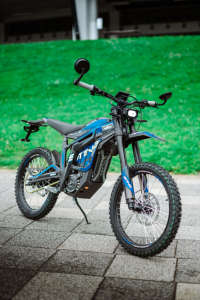 Motocyclettes tout-terrain électriques hybrides 8000W 60V Talaria Sting R MX4 Mx5 Super avec certification CE, stock US et UE - Product Image 4