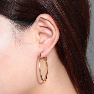 Boucles d'oreilles créoles fines en acier inoxydable, style européen et américain, grandes et exagérées, pour femmes - Product Image 3