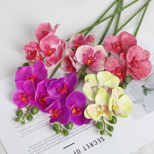 ดอกกล้วยไม้ฟาแลนนอปซิส 3 มิติ ยี่ห้อ Lichao ทำจากยางนิ่ม สำหรับตกแต่งงานแต่งงาน ตกแต่งบ้าน และเป็นพร็อพถ่ายภาพ - Product Image 1