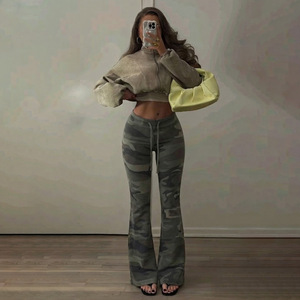 Pantaloni <span class=keywords><strong>a</strong></span> Zampa d'Elefante Slim Retrò con Stampa Camouflage, <span class=keywords><strong>Vita</strong></span> <span class=keywords><strong>Bassa</strong></span> ed Elastico con Coulisse, Stile Trendy e Cool per i Millennial - Product Image 1
