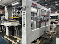 Machine de découpe rotative de précision, de rainurage et d'embossage pour matériaux d'emballage en rouleaux