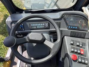 Manipulador Telescópico XC6-3007V, Capacidad de 3 Toneladas, Alcance de 7 Metros, Potente Motor Deutz, Montacargas Telescópico Compacto 4x4 Multifuncional - Product Image 4