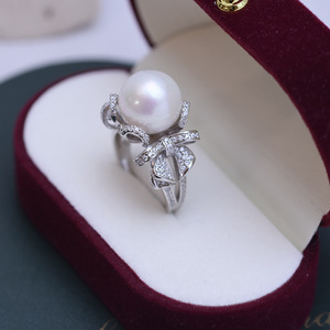 Anillo de Perlas Blancas Redondas de 12-13 mm de Zhuji Danshui, Luz Intensa, Pequeñas Imperfecciones, Anillo de Plata S925 con Lazo, Joyería Fina y Elegante - Product Image 3