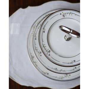 Support à gâteau en porcelaine écologique Royal Grafton à trois niveaux, élégant, décoration Camille, forme carrée pour gâteaux de mariage - Product Image 1