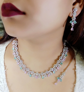 Collar con tachuelas de diamantes americanos chapado en oro de 24 quilates para mujer, pendientes Mang Tikka, producto hecho a mano a granel para regalos - Product Image 3