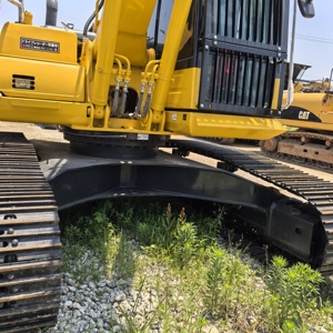 Second Hand Komatsu PC240 24 Ton Crawler Excavator <b>Used</b> <b>Machine</b> for Heavy Earthmoving and Construction Projects - Product Image 4