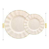 Assiettes ondulées jetables en plastique avec bordure dorée Assiettes rétro irrégulières pour salade colorée et dessert, réutilisables pour les fêtes, les mariages et le camping