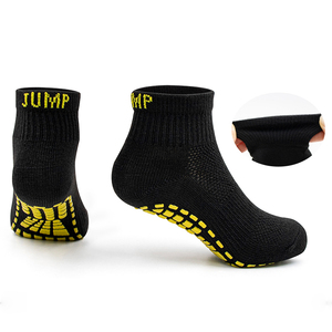 Zhongde Logo personnalisé Grip <span class=keywords><strong>Trampoline</strong></span> Chaussettes Pilates Antidérapant Yoga Curl Compression Tube Crew Ruffle Jump Chaussettes - Product Image 2