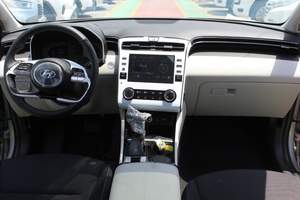 Bajo kilometraje de lujo usado HYUNDAITUCSON 2.0L FWD SUV <span class=keywords><strong>2023</strong></span> PLATA - Product Image 2