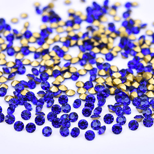 Vente en gros de 1440 pièces par sac de strass en verre <span class=keywords><strong>Chaton</strong></span> non thermocollants à dos pointu pour vêtements et nail <span class=keywords><strong>art</strong></span> - Product Image 1