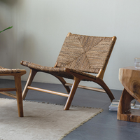 Fauteuil inclinable moderne original Lazy Boy avec structure en bois massif, tissage en rotin, coussin moelleux, fauteuil de détente inclinable