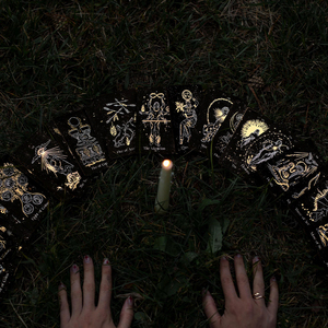 Nhà Máy Giá tùy chỉnh in ấn chất lượng cao tinh tế vàng đóng dấu Vàng cạnh Tarot Oracle thẻ boong với nhung Túi nam châm hộp - Product Image 4