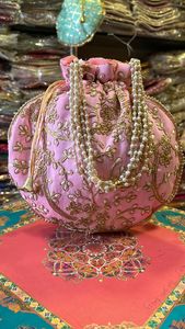 กระเป๋า2024ทำมือสำหรับงานแต่งงานของผู้หญิงกระเป๋าสำหรับของขวัญ rakhi สำหรับน้องสาวชาวอินเดียกระเป๋าข้อมือ - Product Image 2