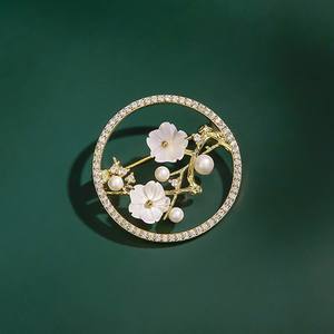 Nuevo Broche Unisex de Aleación Estilo Chino, Elegante, Vintage, con Diseño Calado de Flor de Ciruelo, Anti-Desgarros, Regalo de Moda para Fiesta - Product Image 3