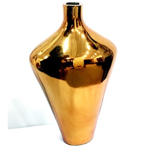 แจกันอะลูมิเนียมสีทองทันสมัย ทำมือ น้ำหนักเบา เป็นมิตรกับสิ่งแวดล้อม สำหรับตกแต่งบ้านและสำนักงาน ผลิตโดย Artesign ในอินเดีย - Product Image 1