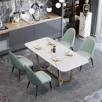 Chaise de salle à manger de luxe moderne avec dossier à nervures verticales et pieds en métal à embouts dorés - Cuir PU ergonomique pour la maison