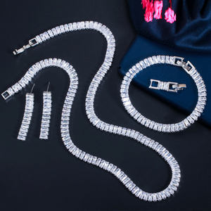 Conjunto de Joyería de Lujo para Novia, Collar, Pulsera y Aretes con Circonitas Cúbicas de Alta Calidad, Estilo Tenis - Product Image 3