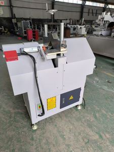 Maquinaria para Fabricación de Ventanas y Puertas de PVC, Máquina de Corte de Perfiles de Vidrio UPVC CNC con Certificación CE ISO - Product Image 2