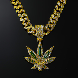 สร้อยคอจี้รูปใบเมเปิ้ลชุบทองและเงินอัลลอยด์ฮิปฮอปขายดีปี 2026 สร้อยคอผู้ชายแบบปรับแต่งได้ เครื่องประดับแฟชั่น - Product Image 1