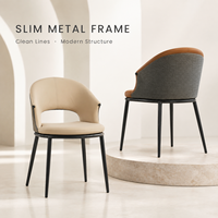 Chaise de salle à manger à dossier ouvert, enveloppante, en cuir bicolore beige cognac, pieds noirs mats