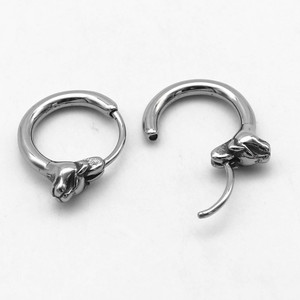 Pendientes Huggie yunnique con diseño de ciervo, joyería de acero inoxidable 316 de titanio, pendientes colgantes de moda unisex - Product Image 3