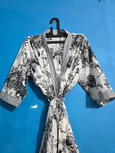 Bata de algodón de verano para mujer, estampado floral, manga larga, largo completo, estilo casual, kimono con cierre de cordón, ligera y suave, para la playa - Product Image 1