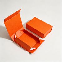 Boîte cadeau en carton rigide magnétique avec logo personnalisé, finition vernie et gaufrée, matériaux recyclés, forme carrée pour portefeuilles, photos