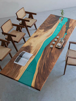 Table de restaurant transparente bleue au design personnalisé Table à manger de rivière en noyer massif Table basse en résine époxy pour salle à manger de rivière