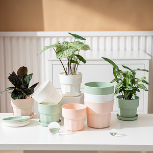 Pot de fleurs circulaire en plastique minimaliste nordique pour plantes et fleurs vertes, à poser sur un bureau ou au sol, pour usage domestique. - Product Image 5