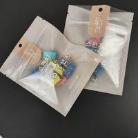 Sachet en polyéthylène jetable imprimé en héliogravure avec logo personnalisé et encoche de déchirement pour l'emballage de masques faciaux et de masques en tissu pour la vente au détail de produits de soin de la peau