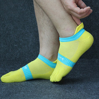 Chaussettes athlétiques à cinq doigts pour hommes, chaussettes de course respirantes en maille anti-ampoules, chaussettes de sport unisexes à bout fendu antidérapantes à coupe basse
