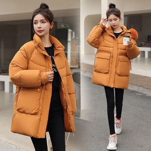 Cappotti Invernali <span class=keywords><strong>da</strong></span> <span class=keywords><strong>Donna</strong></span> Spedizione Gratuita in <span class=keywords><strong>Piumino</strong></span> d'Anatra Bianca Modello MIDI Sciolto Imbottito con Ampio Collo in Pelliccia - Product Image 2