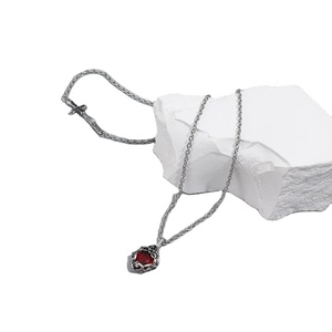 Collar de Acero Inoxidable con Colgante de Flor de Rosa Vintage, Estilo Chen Weiting, para Hombre y Mujer, Joyería con Colgante de Flor que Combina con Todo - Product Image 2