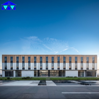 Bâtiment hôtelier préfabriqué multi-étages en structure acier certifiée pour l'intégrité structurelle, idéal pour les hôtels urbains