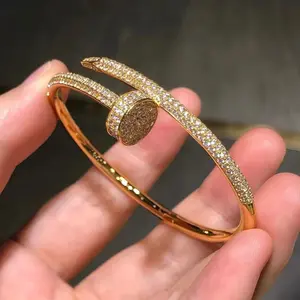 Gelang berlian alami kuku berkilau tinggi gelang tahan air kustom baru gelang CC baja tahan karat berlapis emas 18k untuk wanita