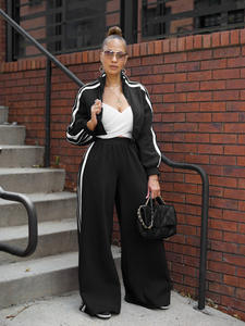 ชุดลำลองสตรีแบบ 2 ชิ้น ลายทาง ผ้าฟลีซ แขนยาว ซิป ครอปท็อป กางเกงขายาวทรงหลวม สไตล์สปอร์ต เหมาะสำหรับฤดูใบไม้ร่วง - Product Image 3