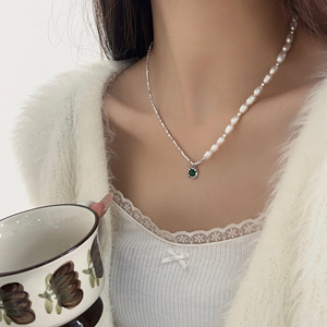 Collier en argent sterling S925 Yinruitai avec émeraude et perle d'eau douce de qualité AAA, bijou élégant pour la clavicule, à porter au quotidien - Product Image 2