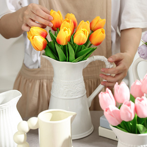 Haut <span class=keywords><strong>de</strong></span> gamme français Relief blanc en céramique Pot à <span class=keywords><strong>lait</strong></span> <span class=keywords><strong>Vase</strong></span> salon Arrangement <span class=keywords><strong>de</strong></span> fleurs rétro Style européen Internet célèbre Matt - Product Image 2
