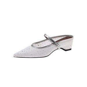 Sandalias de verano: Botines de tacón bajo con abertura frontal y adornos de red brillante, modernos y versátiles para mujer. - Product Image 1