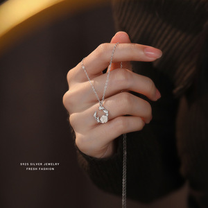 Серебряное колье S925 с блестящими лепестками роз и луной, элегантное и натуральное украшение для девушек - Product Image 5