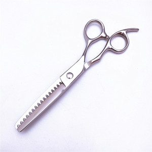 Ciseaux à effiler en forme d'arête de poisson 62 mm, personnalisables, pour coiffure, pour droitiers - Product Image 3
